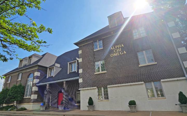 Picture of Alpha Chi Omega's house exterior