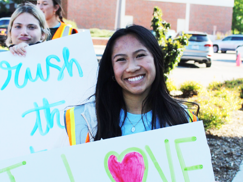 Happy students welcoming volunteers Happy students welcoming volunteers